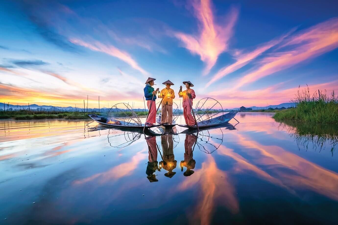 zay yar lin art - sunrise on inle lake